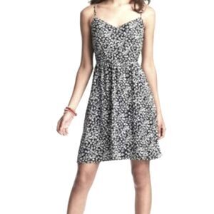 Loft Black & White Print V-Neck Sun Dress - Size 8
